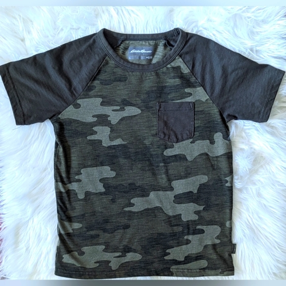 EUC Eddie Bauer camo left breast pocket solid green short sleeves cotton/poly